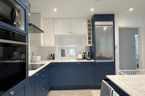 Kitchen 2.jpg