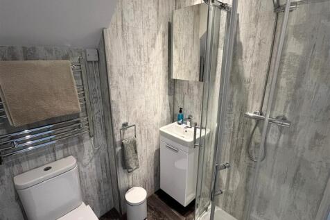 Ensuite Shower Room.jpg
