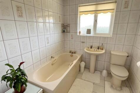 Bathroom.jpg