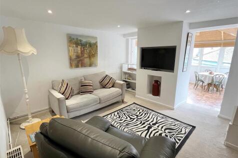 Lounge 2.jpg