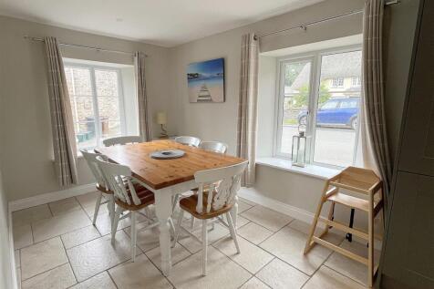 Dining Area.jpg