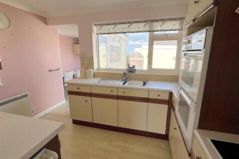 Kitchen 2.jpg