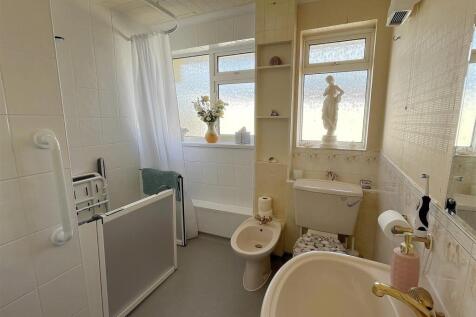 Shower Room.jpg
