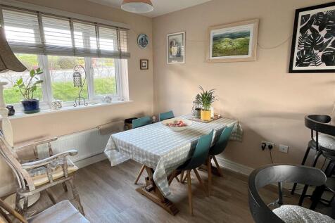 Dining Area.jpg