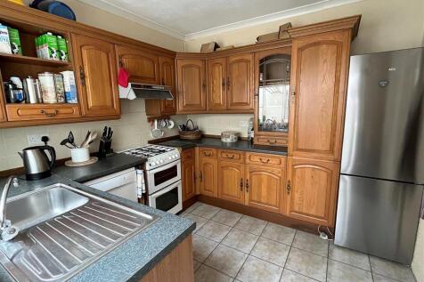 Kitchen 2.jpg
