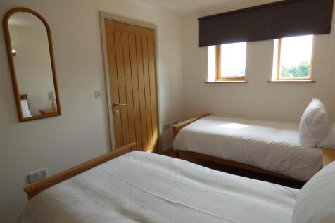 Bedroom 2 (a).JPG