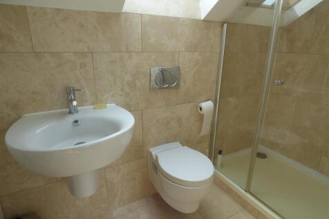Bedroom 3 en suite.JPG