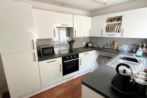 Kitchen 2.jpg