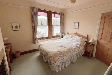 Bedroom One.jpg