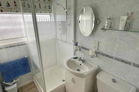 Shower Room.jpg