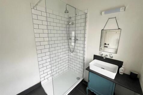 Shower Room.jpg
