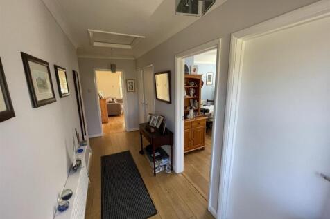 Hallway.JPEG