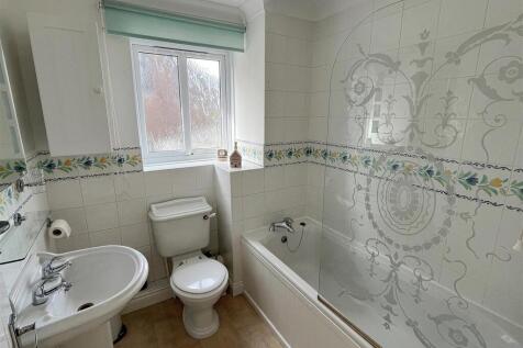 Bathroom.jpg