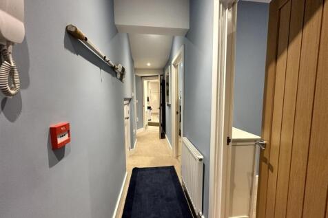 Hallway.JPEG