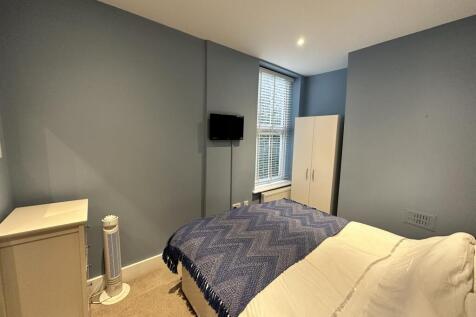 Bedroom 1 (2).JPEG