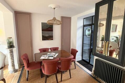 Dining Room.jpg