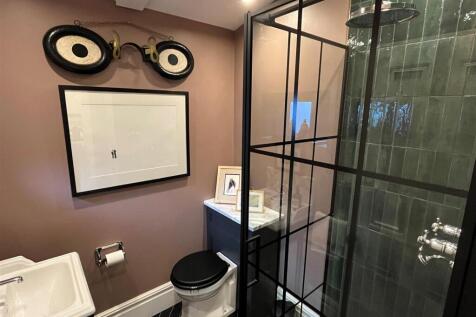 GF Shower Room.jpg