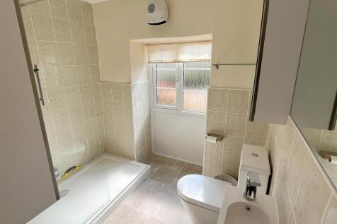 Shower Room 2.jpg