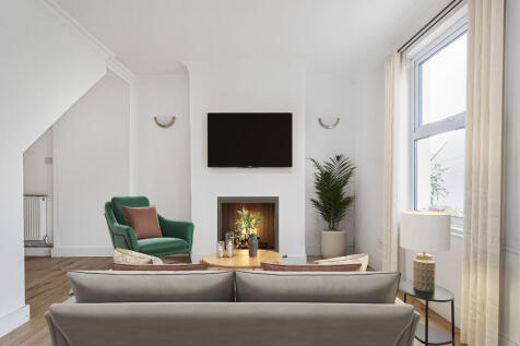 Lounge 2 furnishe...