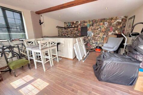 Office/Playroom/Bar