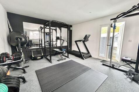 Outbuilding / Gym