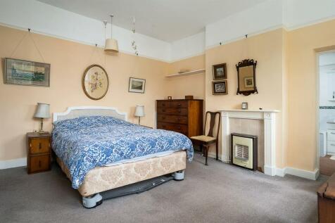 Principal bedroom
