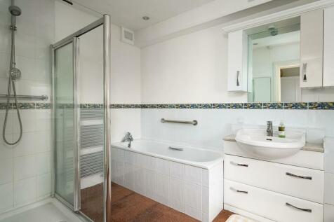 En suite bathroom