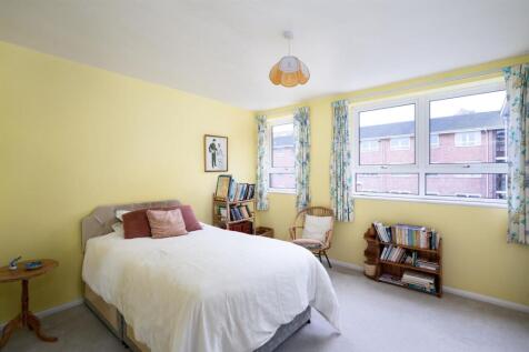 250220-2148 Bedroom 2.jpg