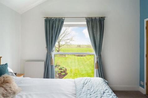 Principal bedroom view