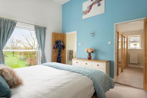 Principal bedroom to dressing room