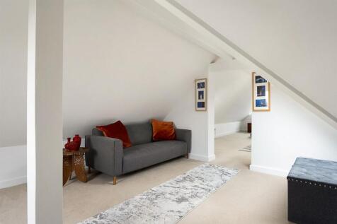 Bedroom 2 with snug