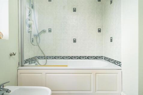 Family Bathroom.jpg