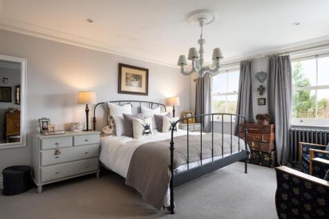 Principal bedroom