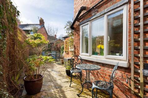 Side return terrace