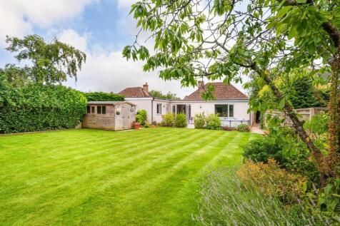 Pretty country garden