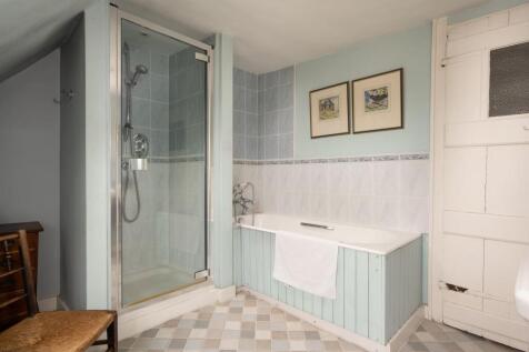 2nd floor Bathroom