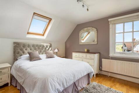 Principal bedroom