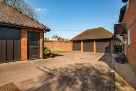 Garage in a block