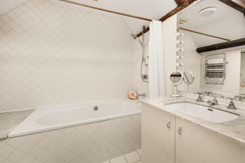 En suite bathroom