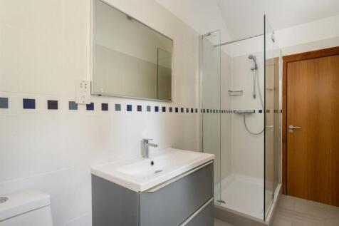 En suite shower
