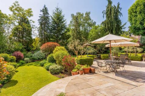Patio to garden