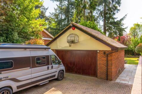 Detached garage