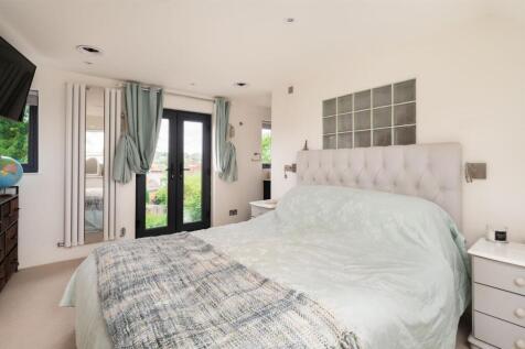 Principal bedroom