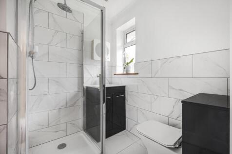 En suite to Bedroom 2