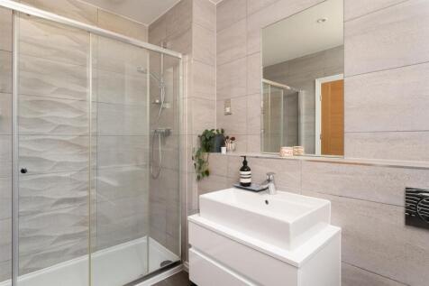 En suite shower
