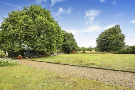 Extensive rear garden
