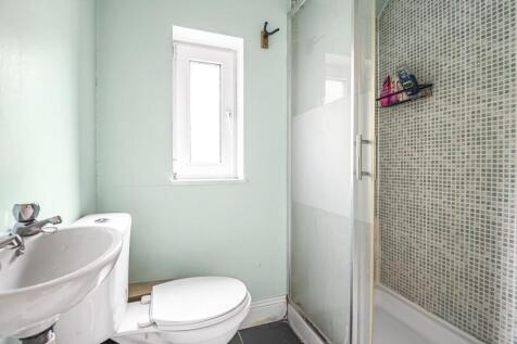 En suite shower