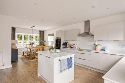 Open-plan kitchen/diner