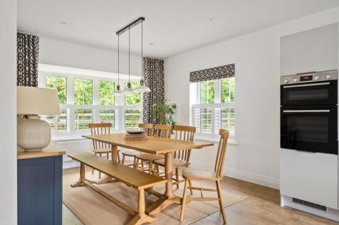 Open-plan kitchen / diner