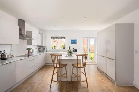 Open-plan kitchen/diner